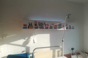 El Hospital de Riotinto refuerza la comodidad de los menores que requieren ingreso con la renovación de la planta de Pediatría