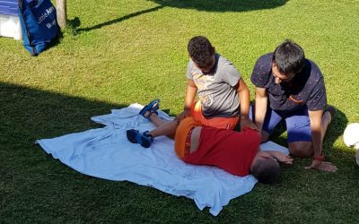 Profesionales del Hospital de Riotinto forman en primeros auxilios a alumnos de la Escuela de Verano de Nerva