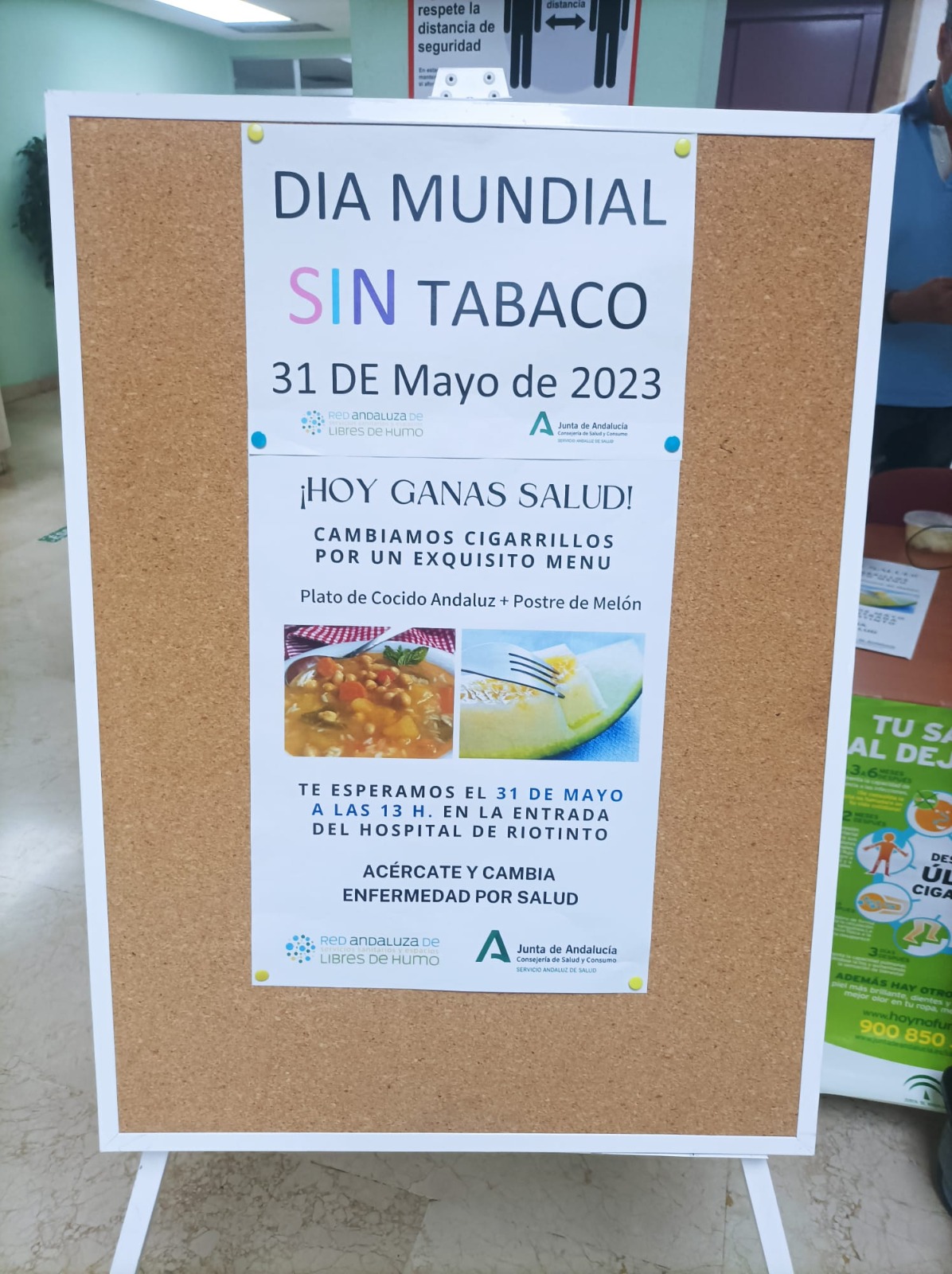 El Área Sanitaria Norte de Huelva intercambia platos saludables por cigarrillos para concienciar a la población en el Día Mundial sin Tabaco