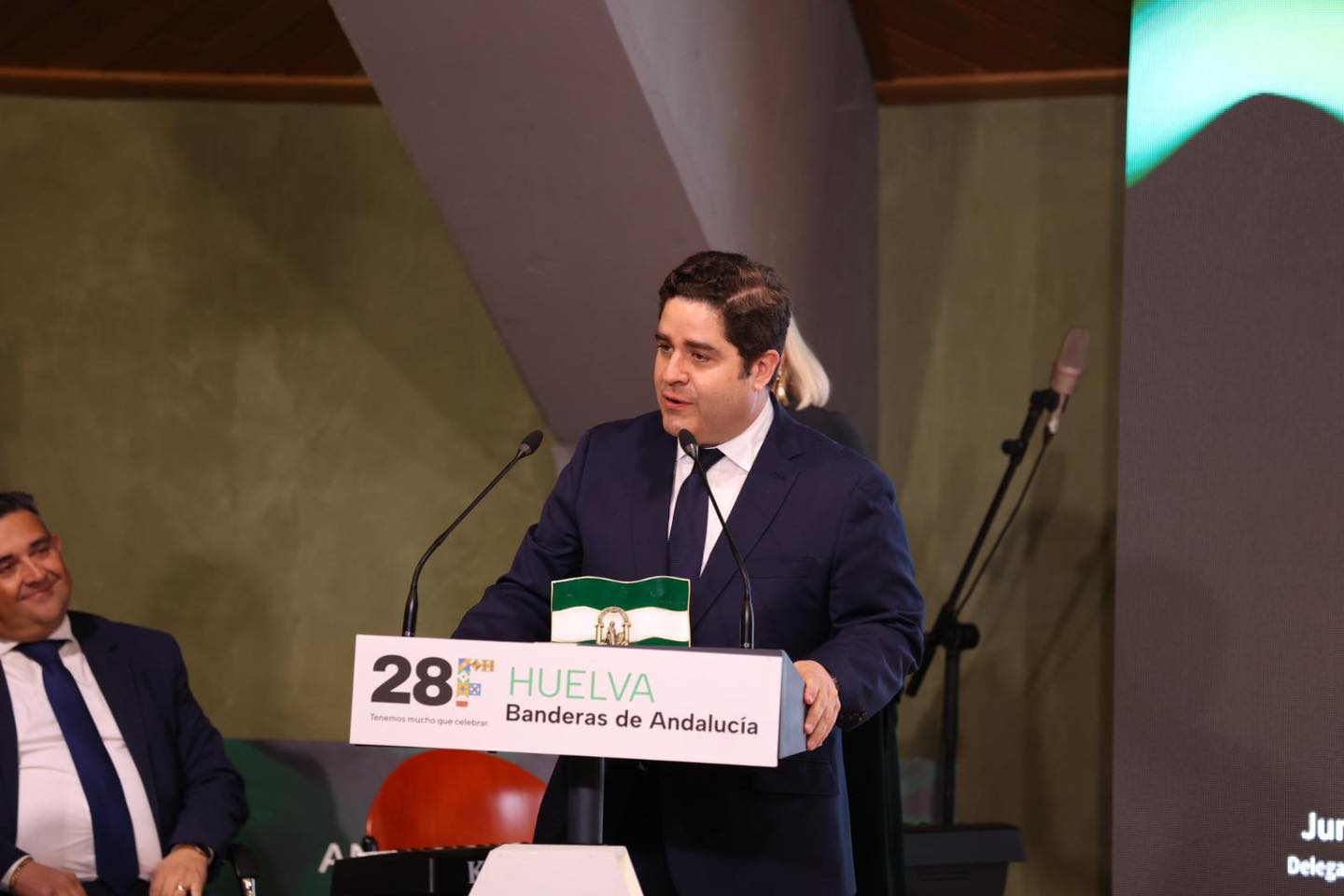 El servicio de Cirugía General y Aparato Digestivo del Hospital de Riotinto recibe la Bandera de Andalucía 2024