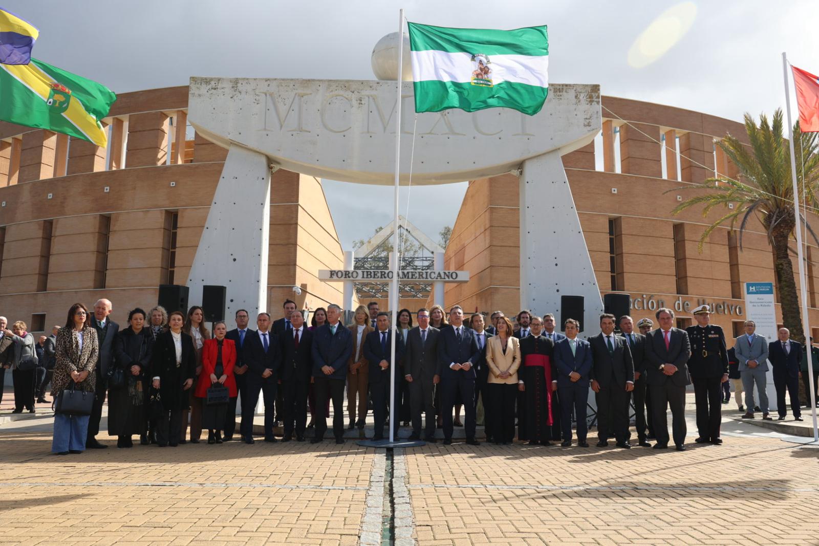 El servicio de Cirugía General y Aparato Digestivo del Hospital de Riotinto recibe la Bandera de Andalucía 2024